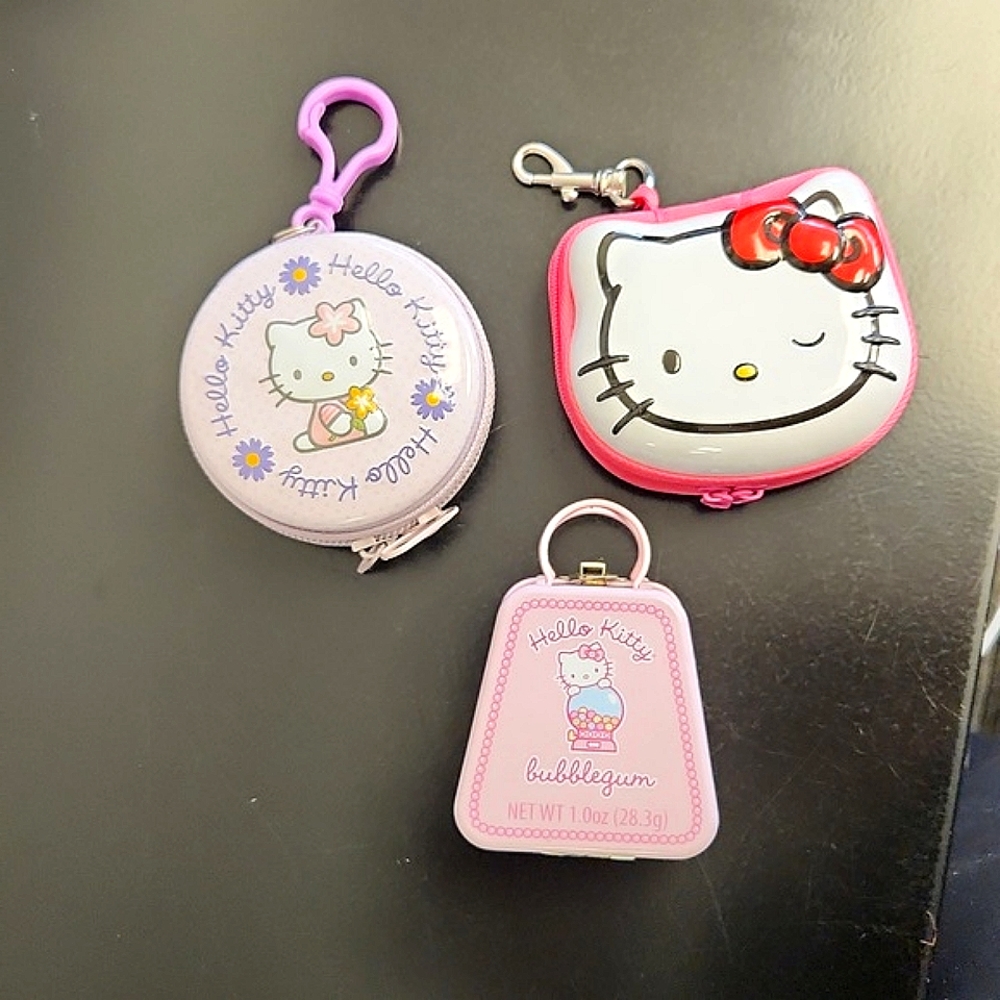 Hello Kitty tin purse keychain bundle